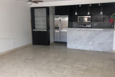 Copropriété à louer à Doral, Floride: 2 chambres, 98.48 m2 № 1950138 - photo 15