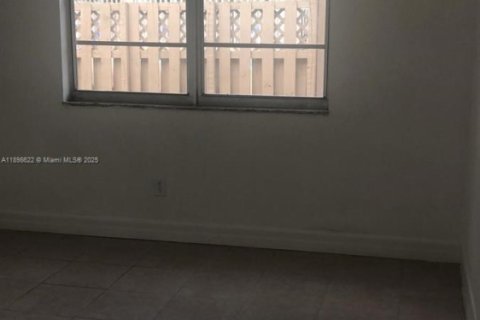 Copropriété à louer à Doral, Floride: 2 chambres, 98.48 m2 № 1950138 - photo 3