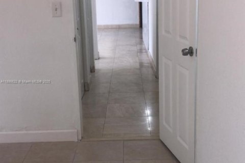 Copropriété à louer à Doral, Floride: 2 chambres, 98.48 m2 № 1950138 - photo 13