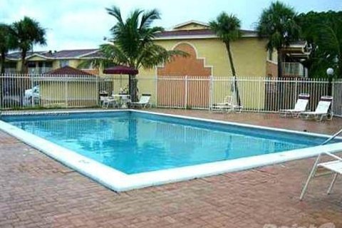 Copropriété à louer à Doral, Floride: 2 chambres, 98.48 m2 № 1950138 - photo 18