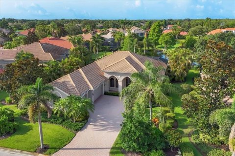 House in Lakewood Ranch, Florida 2 bedrooms, 239.5 sq.m. № 1818960 - photo 1