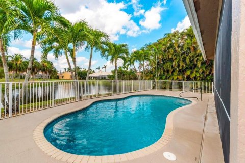 House in Wellington, Florida 4 bedrooms, 259.38 sq.m. № 2182869 - photo 14