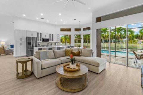 House in Wellington, Florida 4 bedrooms, 259.38 sq.m. № 2182869 - photo 3