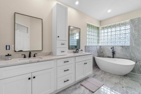 House in Wellington, Florida 4 bedrooms, 259.38 sq.m. № 2182869 - photo 28