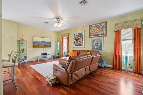 House in Orlando, Florida 6 bedrooms, 340.12 sq.m. № 2284475 - photo 10