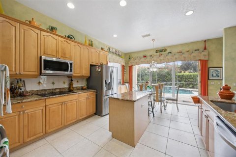 House in Orlando, Florida 6 bedrooms, 340.12 sq.m. № 2284475 - photo 4
