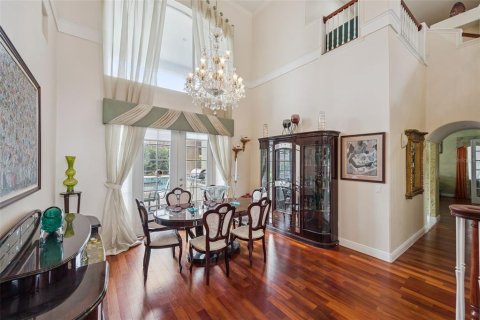 House in Orlando, Florida 6 bedrooms, 340.12 sq.m. № 2284475 - photo 13