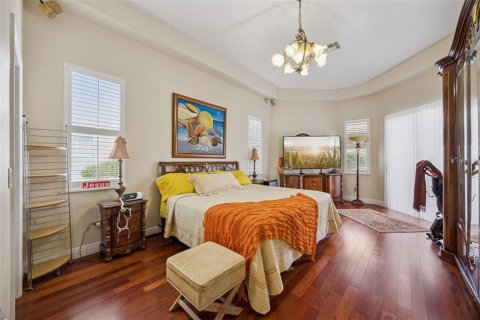 House in Orlando, Florida 6 bedrooms, 340.12 sq.m. № 2284475 - photo 18