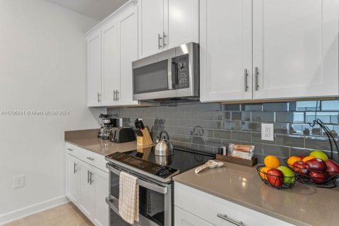 Adosado en venta en Davenport, Florida, 4 dormitorios № 1716235 - foto 12