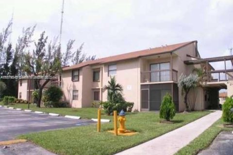 Apartment in Miami Gardens, Florida 2 bedrooms, 75.81 sq.m. № 1942350 - photo 1