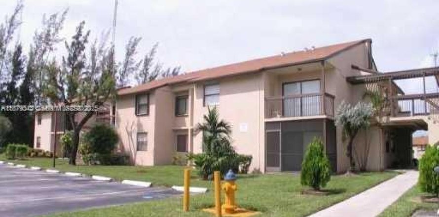 Apartment in Miami Gardens, Florida 2 bedrooms, 75.81 sq.m. № 1942350