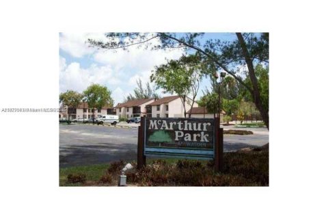Apartment in Miami Gardens, Florida 2 bedrooms, 75.81 sq.m. № 1942350 - photo 2