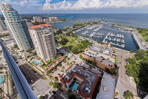 Condominio en venta en Saint Petersburg, Florida, 2 dormitorios, 141.4 m2 № 2259583 - foto 17