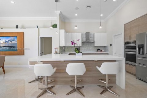 House in Weston, Florida 5 bedrooms, 373.56 sq.m. № 1809686 - photo 5