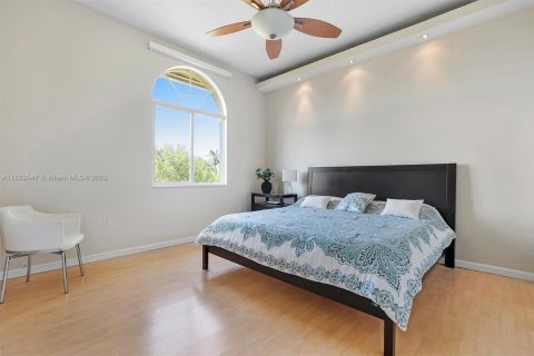 House in Weston, Florida 5 bedrooms, 373.56 sq.m. № 1809686 - photo 16