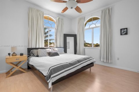 House in Weston, Florida 5 bedrooms, 373.56 sq.m. № 1809686 - photo 18