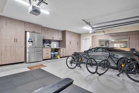 House in Weston, Florida 5 bedrooms, 373.56 sq.m. № 1809686 - photo 19