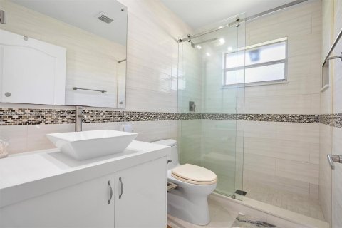House in Weston, Florida 5 bedrooms, 373.56 sq.m. № 1809686 - photo 14