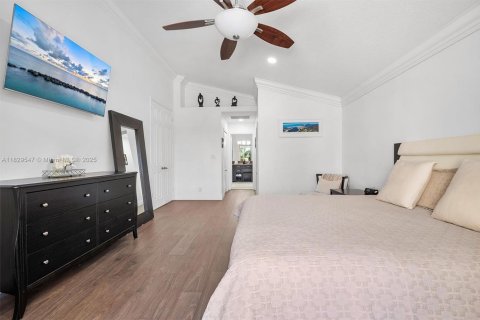 House in Weston, Florida 5 bedrooms, 373.56 sq.m. № 1809686 - photo 11