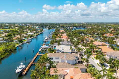 Casa en venta en West Palm Beach, Florida, 11 dormitorios, 1229.19 m2 № 2177365 - foto 5