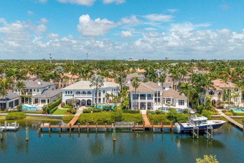 Casa en venta en West Palm Beach, Florida, 11 dormitorios, 1229.19 m2 № 2177365 - foto 3