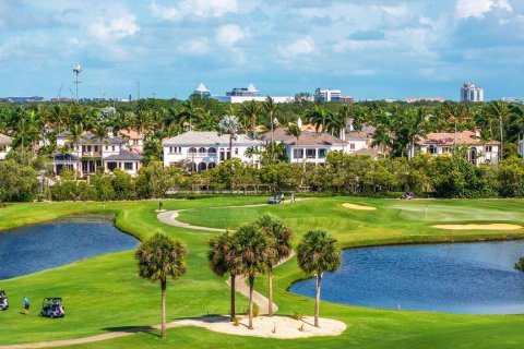 Casa en venta en West Palm Beach, Florida, 11 dormitorios, 1229.19 m2 № 2177365 - foto 9