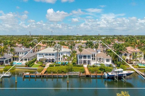 Casa en venta en West Palm Beach, Florida, 11 dormitorios, 1229.19 m2 № 2177365 - foto 2
