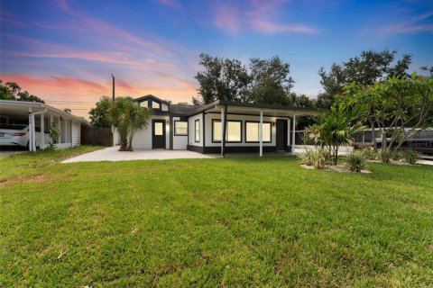 Casa en venta en Saint Petersburg, Florida, 3 dormitorios, 140.1 m2 № 1815545 - foto 1