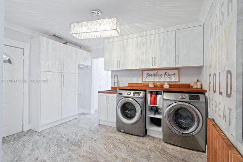 Casa en venta en Miami, Florida, 3 dormitorios, 170.48 m2 № 1986630 - foto 12