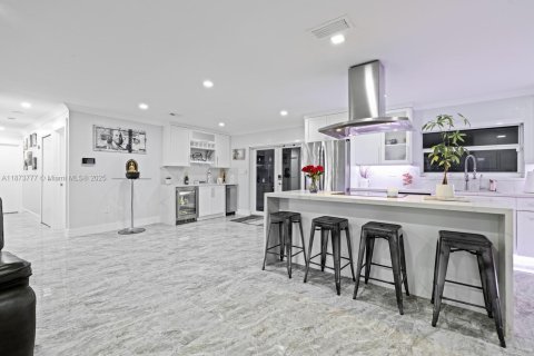 Casa en venta en Miami, Florida, 3 dormitorios, 170.48 m2 № 1986630 - foto 8