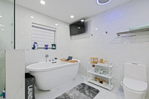 Casa en venta en Miami, Florida, 3 dormitorios, 170.48 m2 № 1986630 - foto 17