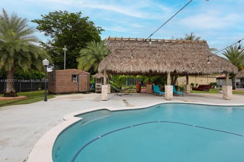 Casa en venta en Miami, Florida, 3 dormitorios, 170.48 m2 № 1986630 - foto 28