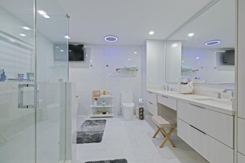 Casa en venta en Miami, Florida, 3 dormitorios, 170.48 m2 № 1986630 - foto 16