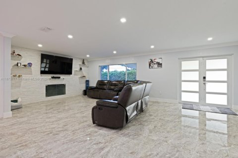 Casa en venta en Miami, Florida, 3 dormitorios, 170.48 m2 № 1986630 - foto 4