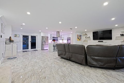 Casa en venta en Miami, Florida, 3 dormitorios, 170.48 m2 № 1986630 - foto 7