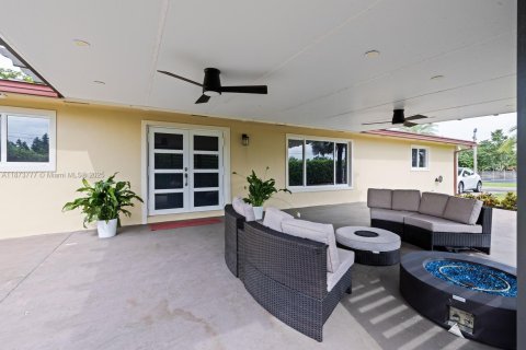 Casa en venta en Miami, Florida, 3 dormitorios, 170.48 m2 № 1986630 - foto 3