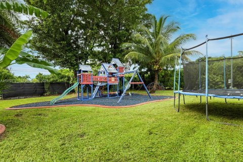 Casa en venta en Miami, Florida, 3 dormitorios, 170.48 m2 № 1986630 - foto 30