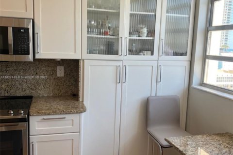 Condo in Hallandale Beach, Florida, 2 bedrooms № 2153941 - photo 20