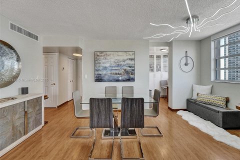 Condo in Hallandale Beach, Florida, 2 bedrooms № 2153941 - photo 5