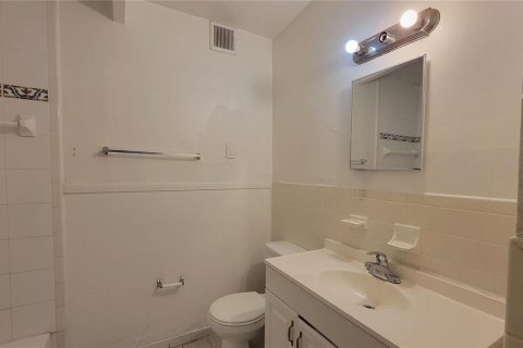 Casa en alquiler en Tampa, Florida, 4 dormitorios, 128.21 m2 № 1841859 - foto 10