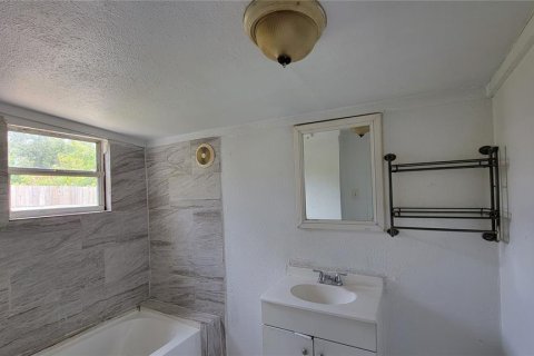 Casa en alquiler en Tampa, Florida, 4 dormitorios, 128.21 m2 № 1841859 - foto 3