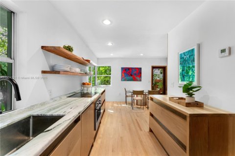 Apartamento en alquiler en Miami Beach, Florida, 2 dormitorios, 85.66 m2 № 1953418 - foto 4