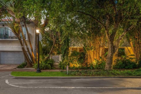 Apartamento en alquiler en Miami Beach, Florida, 2 dormitorios, 85.66 m2 № 1953418 - foto 27