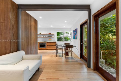 Apartamento en alquiler en Miami Beach, Florida, 2 dormitorios, 85.66 m2 № 1953418 - foto 1