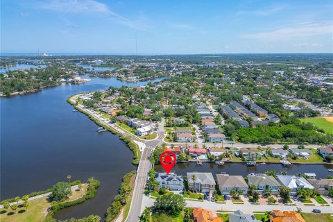 House in Tarpon Springs, Florida 4 bedrooms, 293.01 sq.m. № 2222230 - photo 6