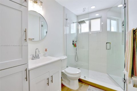 House in Miami, Florida 4 bedrooms, 324.23 sq.m. № 1889449 - photo 30