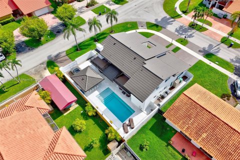 House in Miami, Florida 4 bedrooms, 324.23 sq.m. № 1889449 - photo 4