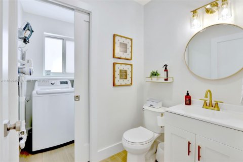 House in Miami, Florida 4 bedrooms, 324.23 sq.m. № 1889449 - photo 25