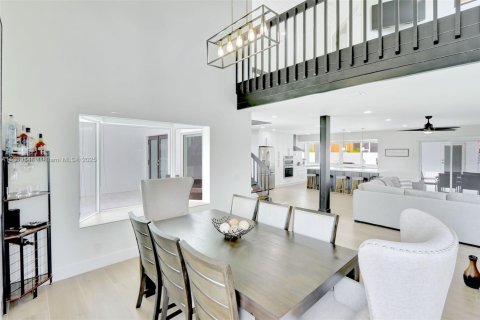 House in Miami, Florida 4 bedrooms, 324.23 sq.m. № 1889449 - photo 22