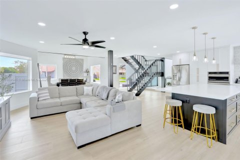 House in Miami, Florida 4 bedrooms, 324.23 sq.m. № 1889449 - photo 16